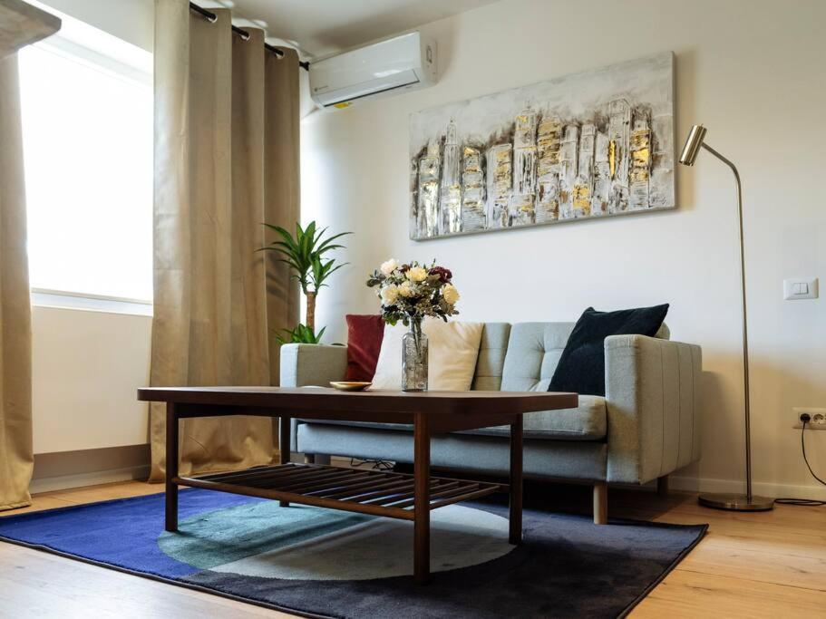 Apartment Sunny Modern - Cismigiu Park & Old Town Bucharest