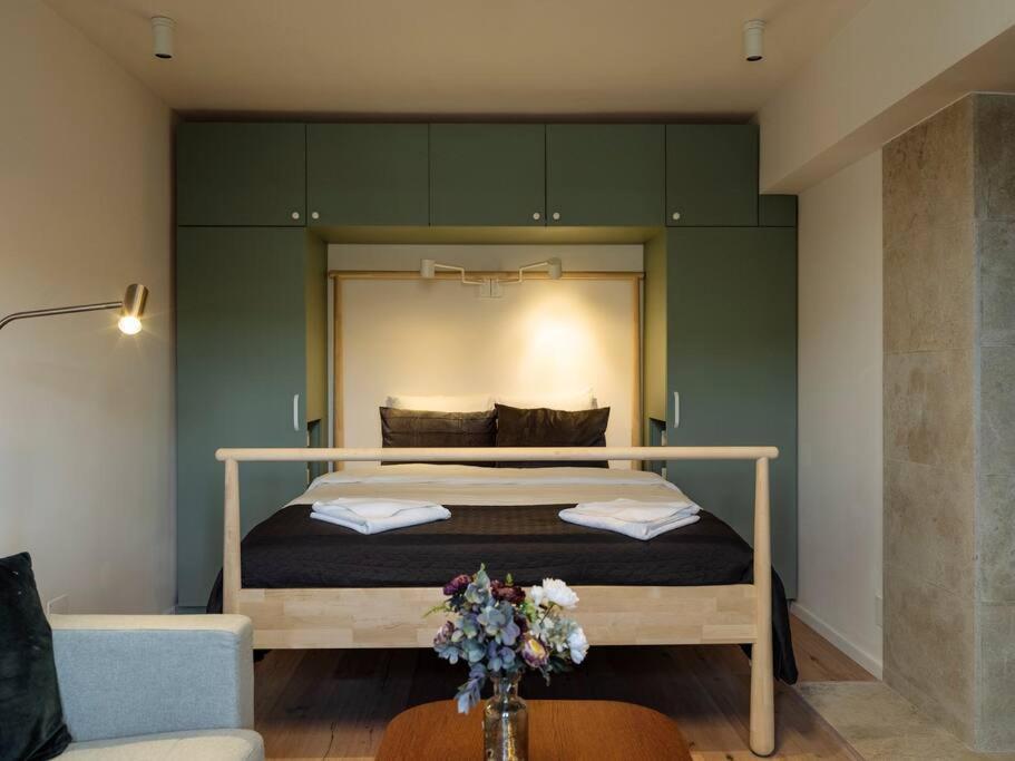 Sunny Modern - Cismigiu Park & Old Town Apartment Bucharest