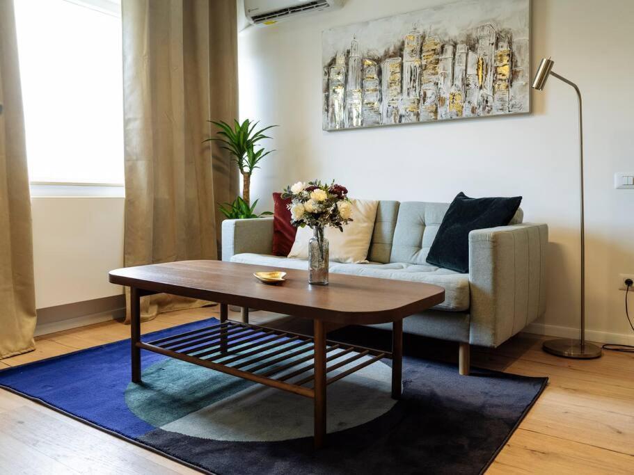 Apartment Sunny Modern - Cismigiu Park & Old Town Bucharest