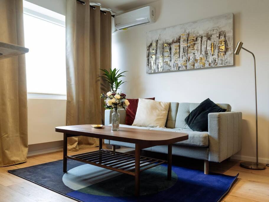 Sunny Modern - Cismigiu Park & Old Town Apartment Bucharest