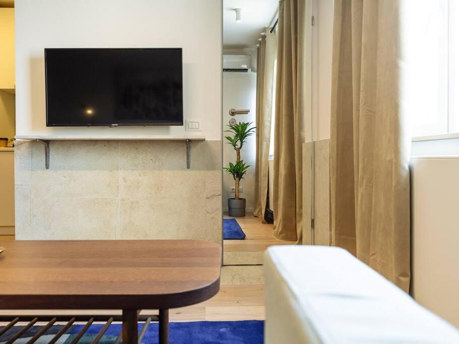 Sunny Modern - Cismigiu Park & Old Town Apartment